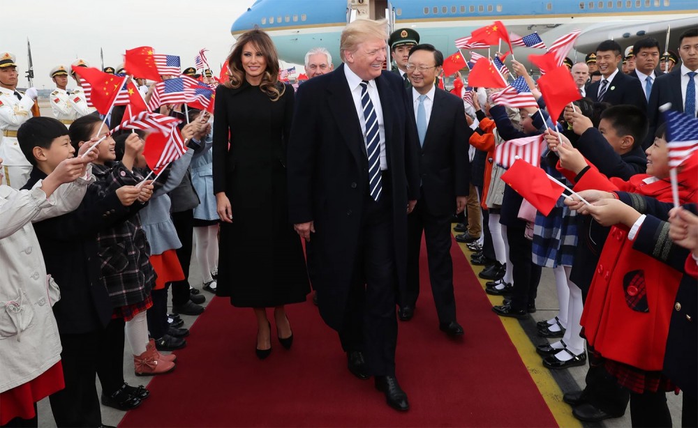 Доналд Трамп юу хүссэнээ ЖИРГЭНЭ