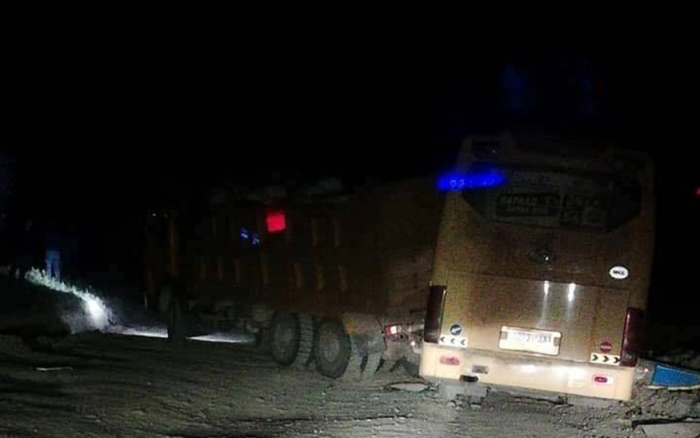 Дарханы замд ачааны автомашин автобус мөргөснөөс нэг хүн амиа алджээ