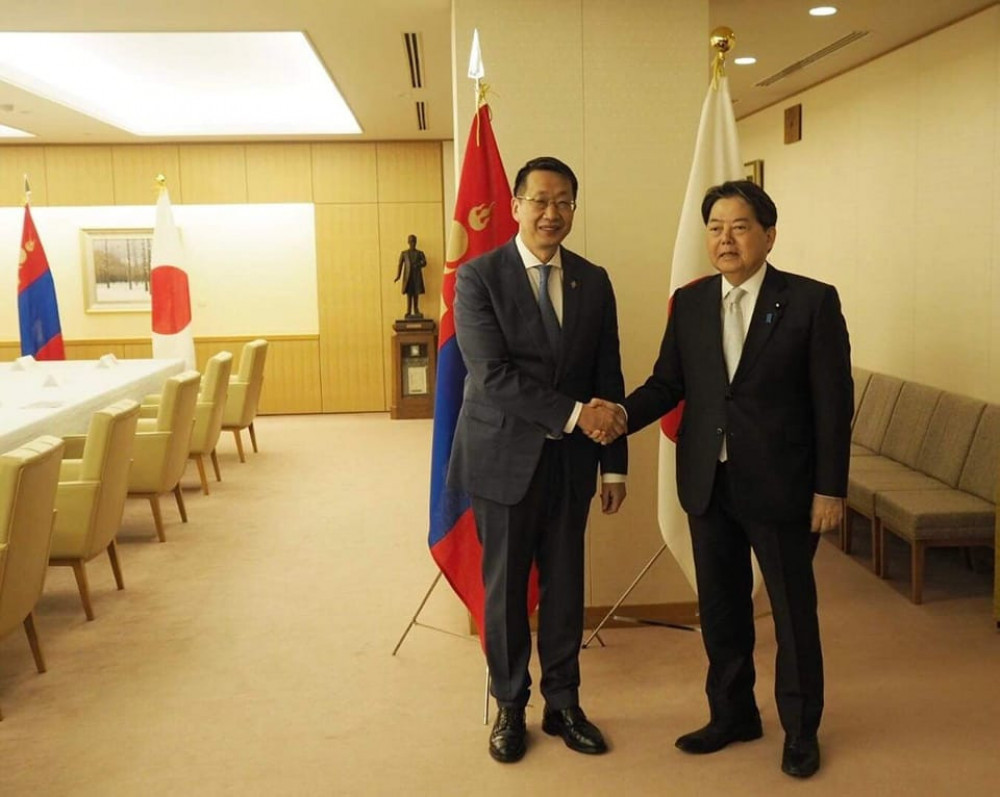 l-enkh-amgalan-meets-the-minister-for-foreign-affairs-of-japan