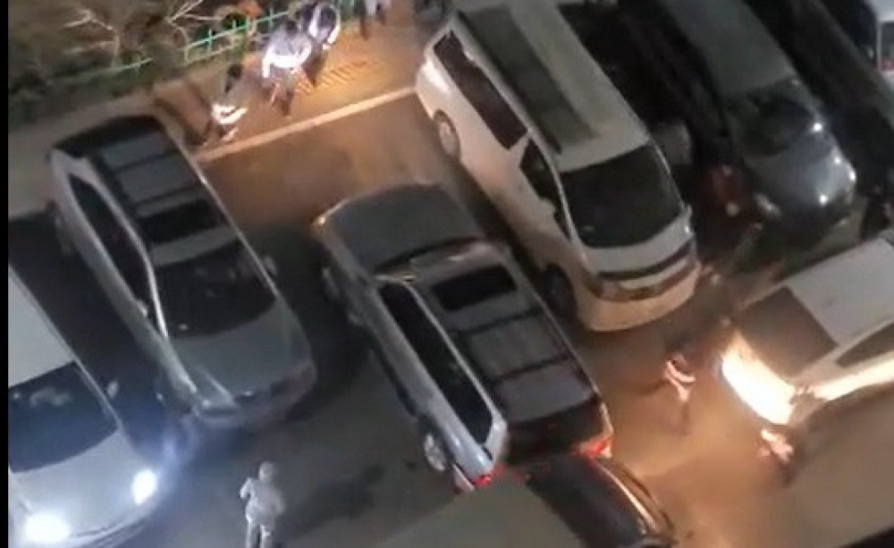 Жолооч нар зогсоол дээр маргалдсаны улмаас нэгнийхээ автомашиныг мөргөжээ