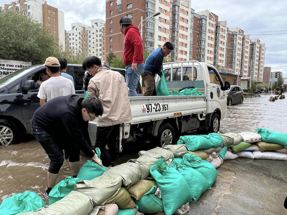 “Алтай хотхон” руу орох замыг хааж, цахилгааныг хязгаарлалаа
