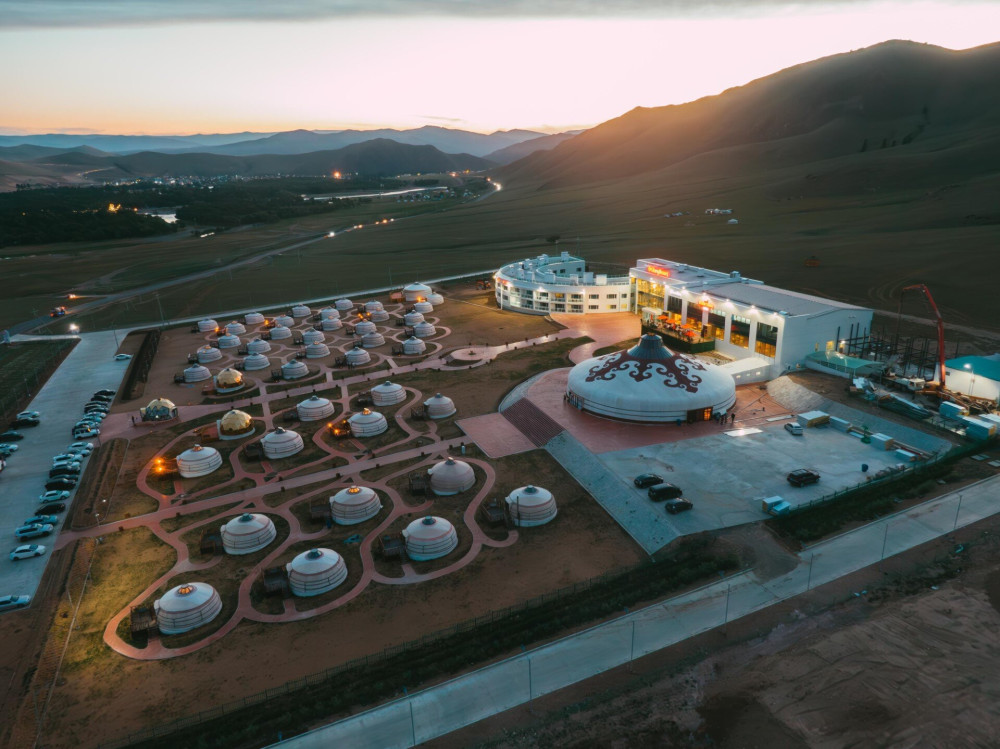 "GLORY RESORT" нээлтээ хийлээ