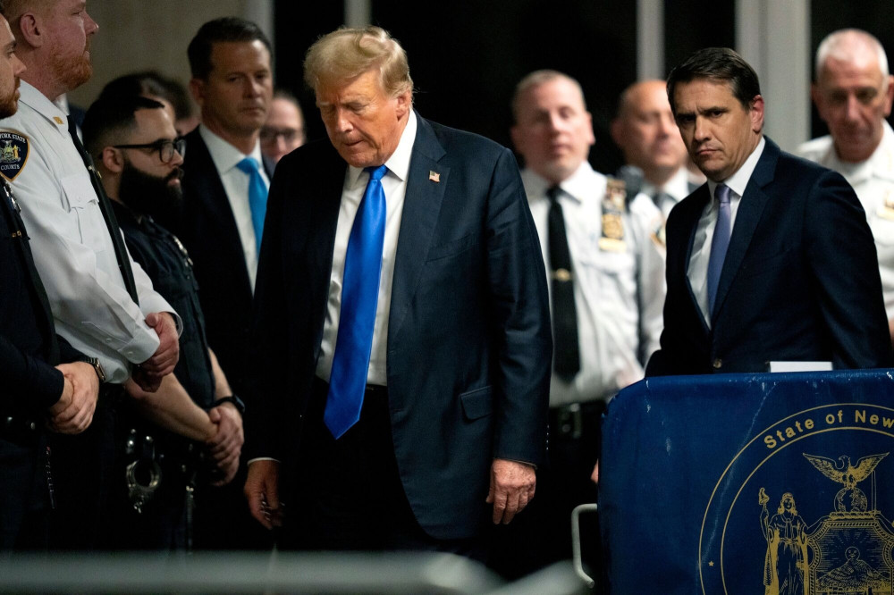Дональд Трампыг 34 зүйл ангиар гэм буруутай гэж үзлээ