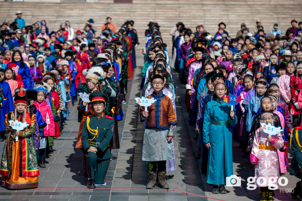 3,333 students recited the poem 