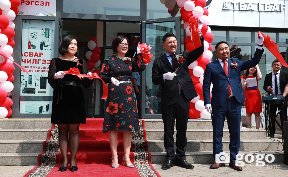 TEDY-2 салбарт "МААМУУ" хүүхдийн булан, "Coffee Bean" кофе шопыг шинээр ...