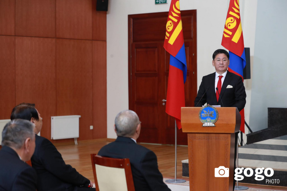 Ерөнхийлөгч У.Хүрэлсүх төрийн дээд цол, одон медаль гардуулна