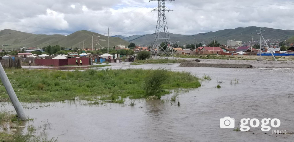 Улаанбаатарт бороо орно