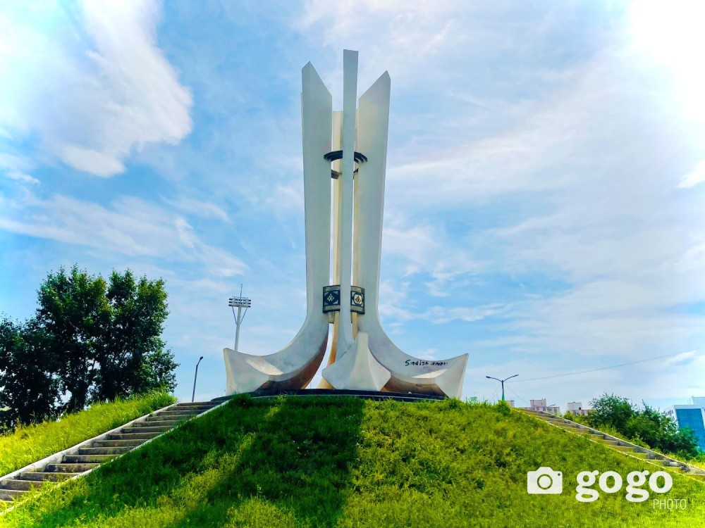 Дарханы төрийн албан хаагчдад өдөр бүр хүүхдээ хичээлд нь хүргэж өгч ...